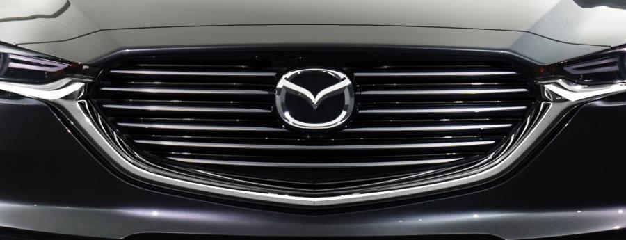 Логотип Mazda CX-8 2017 года  (фото 24 из 40)